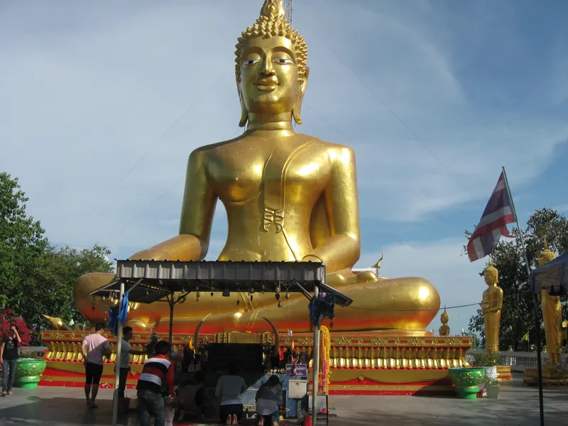 Wielki Budda na wzgórzu Pratumnak