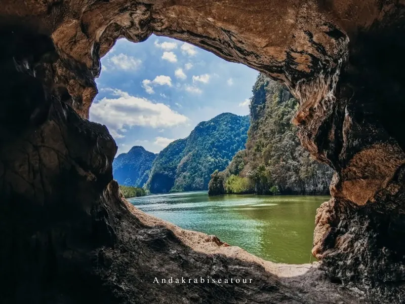 Św. Buddyjska Kajaki, jaskinia KhaoGaros — Tajlandia