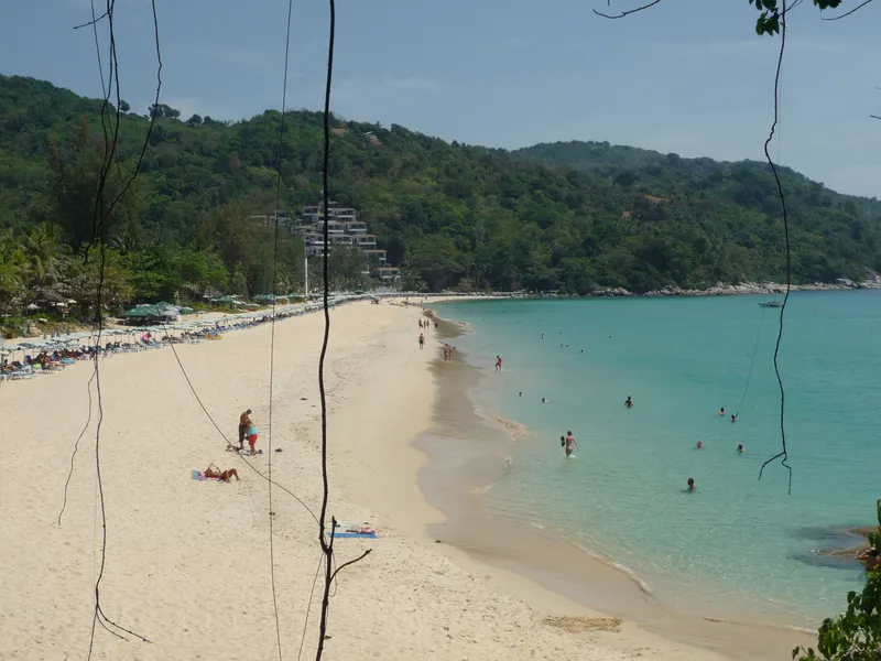 Plaże Kata, Karon i Nai Harn