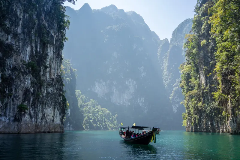 Khao Sok Koralowa jaskinia
