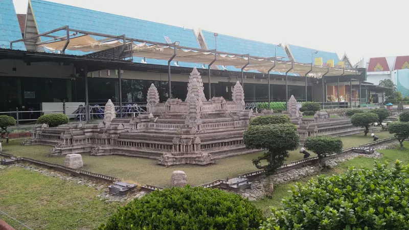 Mini Siam