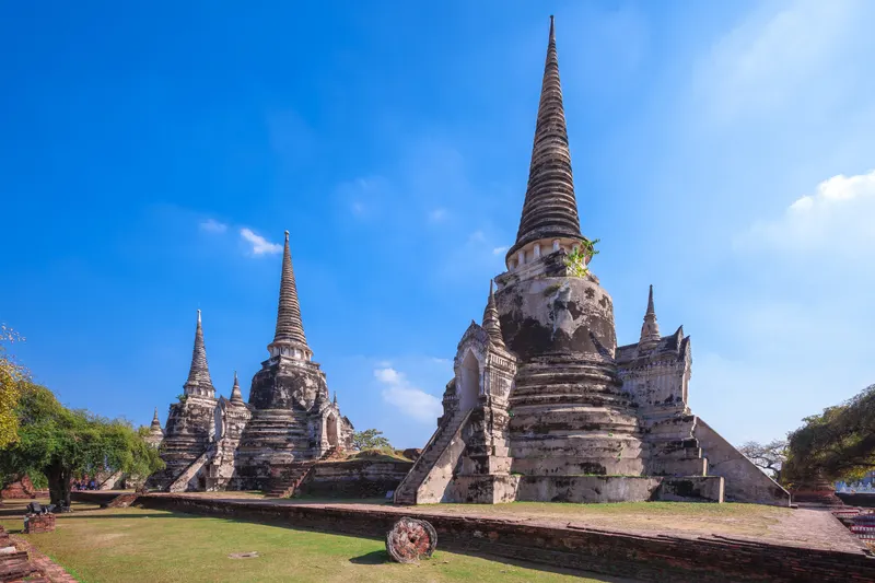 Trzy czedi Wat Phra Si Sanphet